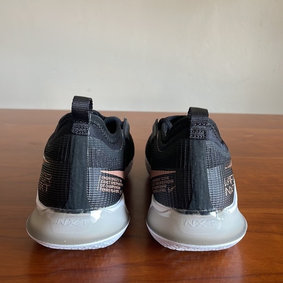 New Nike React Vapor NXT HC Women’s Tennis Shoes CV0742-002 Black/Gold NWOB - Picture 5 of 5